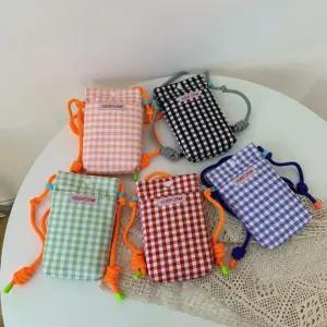 옆집샵 체크 미니 크로스백 휴대폰 가방 클래식한 체크 패턴으로 멋낸 어린이 보조 가방