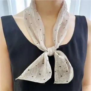 (디자인 린넨 쁘띠 스카프 심플)여름에도 린넨으로 우아하게 스카프 프릴 예쁜스카프 룩 여름 목 목도리 포