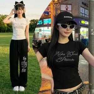 루시핫픽스티 레터링 스터드 슬림 여름반팔 포인트