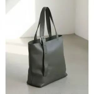MUST IT_ 26SS Loop Zipper Tote Bag in Flexible Grain Calfskin BB22LTTX01 3969) 루프 지퍼 토트백)