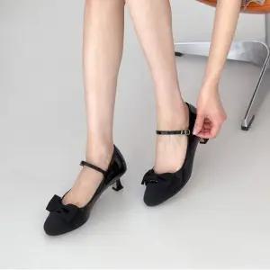 ONM 둥근코 배색 리본장식 스트랩 펌프스힐 에나멜 구두