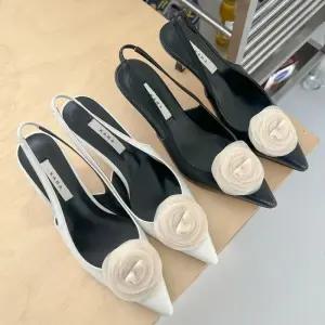 ONM 빅플라워 뾰족코 슬링백힐 미들굽 여성 구두