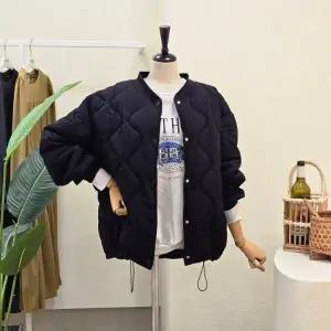 [대구백화점][4CUS]퀼팅 버튼 클로징 패딩 점퍼(FW4JP5980)