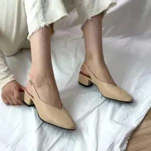 ONM 베이직 각코 앞절개 라인 통굽 슬링백 여성 미들힐 4f