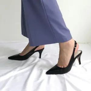 ONM 베이직 스킨톤 뾰족코 스틸레토 스트랩 슬링백힐 4f