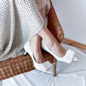 ONM 스틸레토 뾰족코 빅리본 장식 포인트 여성 미들힐 4f