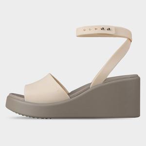 [크록스][2025 SS] 크록스 여성 브루클린 앵클 스트랩 웨지 힐 샌들 시타케 209406-2DS