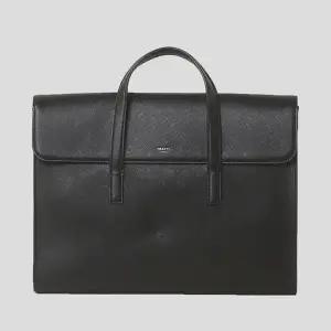 [헤지스](대전신세계)[15인치 노트북 수납가능]블랙 로고배색 가죽 서류가방 HJBA5F411BK