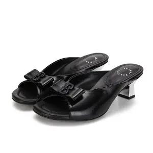 바바라 양가죽 시그니쳐 B로고장식 여성 뮬 샌들5cm_BBG403