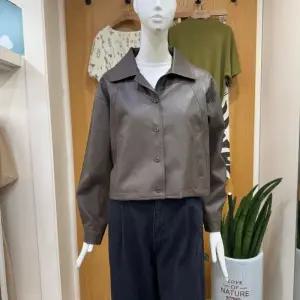 클리지 DP01 세미 크롭 카라 레자 자켓 대동백화점 CP7WLJ08