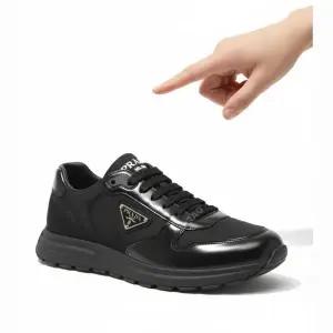 프라다 26SS 리나일론 및 레더 스니커즈 (2EE443 F G000 3LF5 F0002)