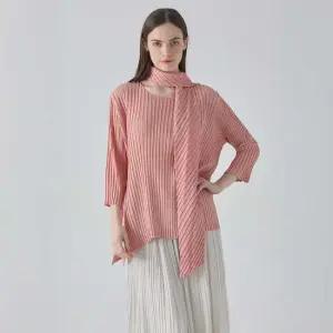 [요이츠](택가 158000원)[요이츠] 맞주름 스카프 8부 플리츠 블라우스_YJ03WRPBL08