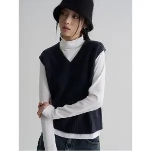 [에잇세컨즈] 소프트터치 브이넥 베스트 - 네이비 (356151CM1R)