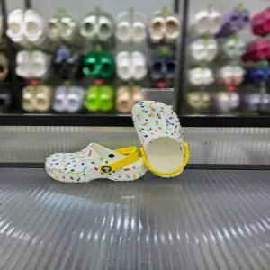 [크록스]아동 바야 시즈널 프린트 클로그 토들러 209729-94S/애플아울렛