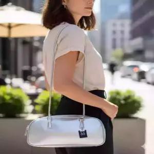 무센트 mucent 로마 크랙 키링 레더 숄더 볼링 백 (블랙아이보리실버)