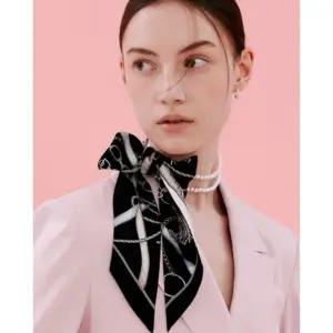 [갤러리아] DCSC6E256BK 닥스 블랙 체인 프린트 방도 스카프