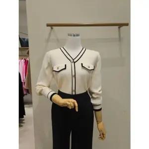 [갤러리아] [SI]버튼포인트업 브이넥 풀오버(SHM2692BUU)