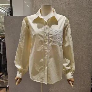 [메종블랑쉬](대구신세계)사각레이스스트라이프블라우스 M261JBL303D