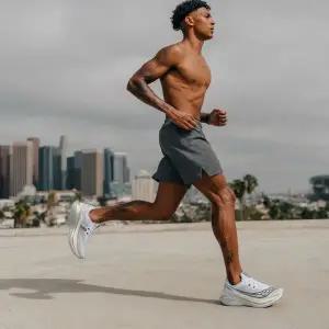 써코니 엔돌핀 프로 5 카본플레이트 남자 대회용 런닝화 마라톤화 S21064-101