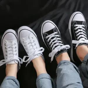 남녀공용 스니커즈 커플 운동화 캐주얼 편한 학생신발 논슬립 여행 출퇴근 4컬러