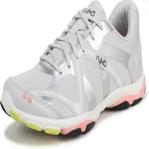 라이카 여성 인플루언서 트레이닝화