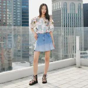 [갤러리아] (25가을) 오비장식 포인트 그라데이션 데님 스커트 (ER3DS760)