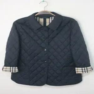 버버리 퀼팅자켓/네이비/누빔점퍼 영국판 수입 구제 중고 명품 캐주얼 남색 안감노바체크 여성용 L 100
