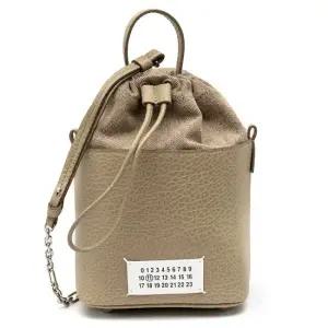 5AC 스몰 버킷백 S61WG0035-P4348-T7002