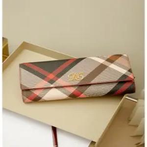 닥스 액세서리 여성 25SS [스테디셀러] 레드 로고장식 가죽 장지갑 WCWA5E701R2