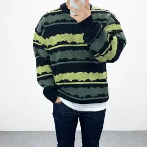 [엠클로]남자 오버핏 유니크 웨이브 도톰 라운드 니트티셔츠