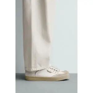 자라 ZARA 콘트라스트 구두창 스니커즈 - 화이트1233487