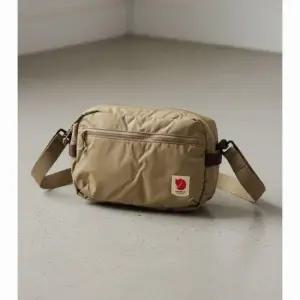 MUST IT_피얄라벤 하이 코스트 크로스바디 숄더백 여행용 미니 보조가방 23227