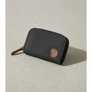 MUST IT_피얄라벤 25FW 짚 카드 홀더 지퍼 카드지갑 24218 030