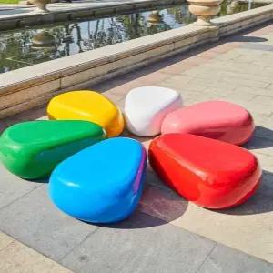 조약돌 벤치 의자 광장 대형 조형물 관광지 로비 공원 등받이없는