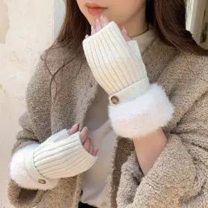 여성 겨울 패션 아이템 빅 퍼 포인트 니트 하프 워머 장갑