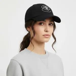 몽클레르 25FW 여성 로고 패치 베이스볼 캡 3B00018 0U082 999 25F)