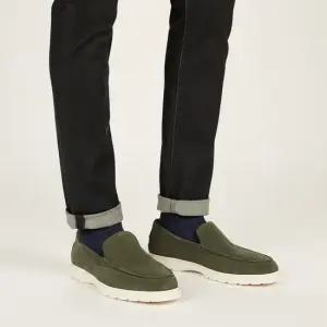 25FW 남성 스웨이드 슬립온 로퍼 XXM59K00040 RE0 V813 25F)