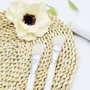 화이트 실리콘 팩 브러쉬