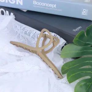 올림머리 반묶음 대왕집게핀 무광 연브라운