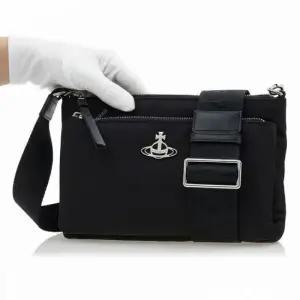 MUST IT_[비비안 웨스트우드]남성 페니 크로스백43030093U W001Y N401