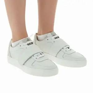 MUST IT_[비비안 웨스트우드] 여성 아폴로 로우탑 스니커즈75020004W L0005 A401