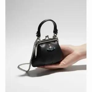 MUST IT_ MINI GRANNY 5A010008W L001L N403) 나파 가죽 타탄 미니 그래니)