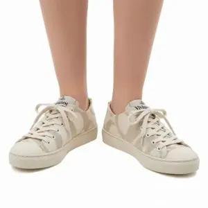 MUST IT_[비비안 웨스트우드]여성 ORB 프린트 캔버스 스니커즈75020005W W00JW P203