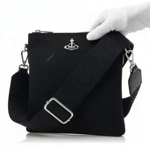 MUST IT_[비비안 웨스트우드]남성 스퀘어 크로스백51160006U W001Y N401