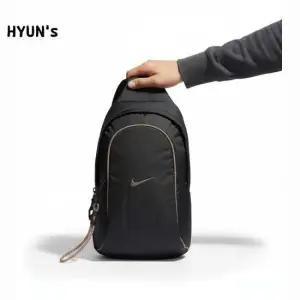 MUST IT_NIKE 스포츠웨어 에센셜 슬링백 DJ9796-010) NK NSW ESSENTIALS SLING BAG)