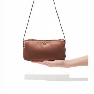 MUST IT_ 새틴 미니 파우치 5NI007 049 F0324)