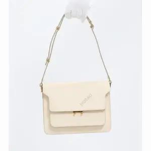 MUST IT_ TRUNK BAG MEDIUM SBMPN09U07 LV520 Z601W) 사피아노 트렁크 백 미디움)