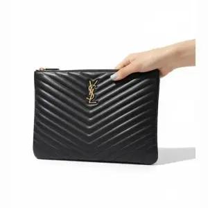 MUST IT_ Reorder 마틀라세 가죽 모노그램 클러치 559193 CWU01 1000)