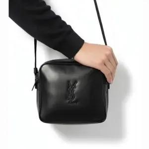 MUST IT_ 스무스 레더 NIKI 카메라백 819279 1ELFZ 1000)