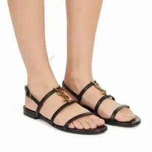 MUST IT_여성 카산드라 플랫 샌들652758 BDATT 1000